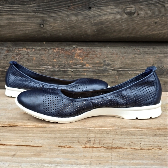 Clarks Jenette Ease Dark Navy Blue, Perforated Leather, Comfort Flats WMS 9.5M - Picture 5 of 16